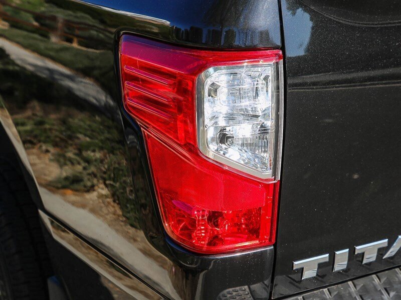 Used 2017 Nissan Titan SV RWD image 15