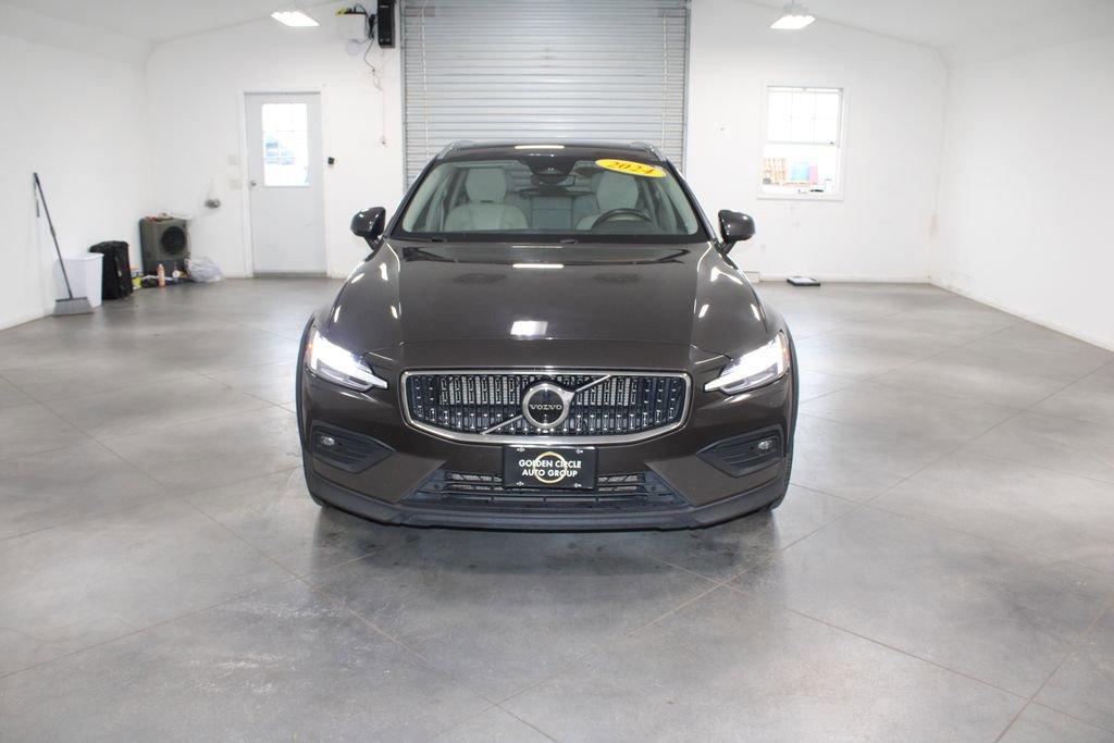Used 2024 Volvo V60 B5 Cross Country Plus image 19