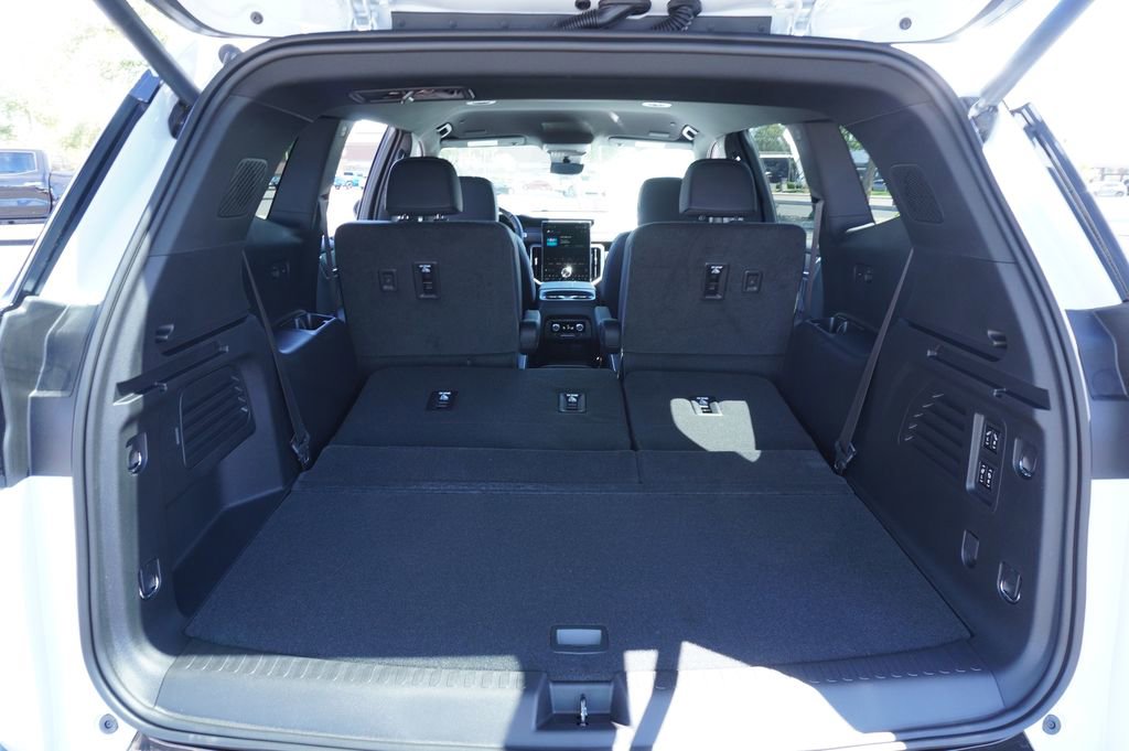 New 2026 GMC Acadia Denali w/ Super Cruise Package image 8
