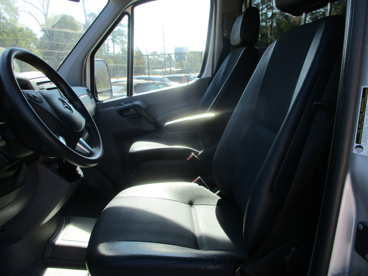 Used 2015 Mercedes-Benz Sprinter 2500 image 21