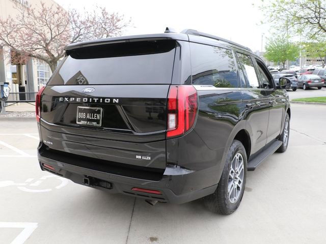 Used 2025 Ford Expedition Active AWD/4WD image 5