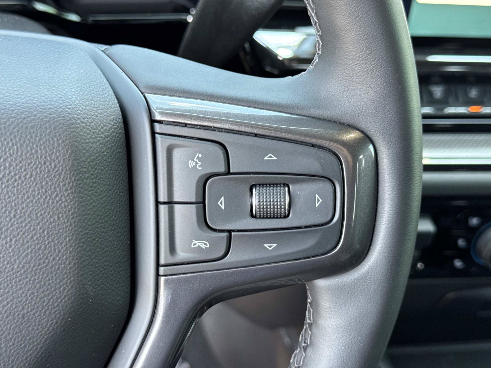 Used 2025 Chevrolet Silverado 2500 ZR2 w/ Technology Package AWD/4WD image 12