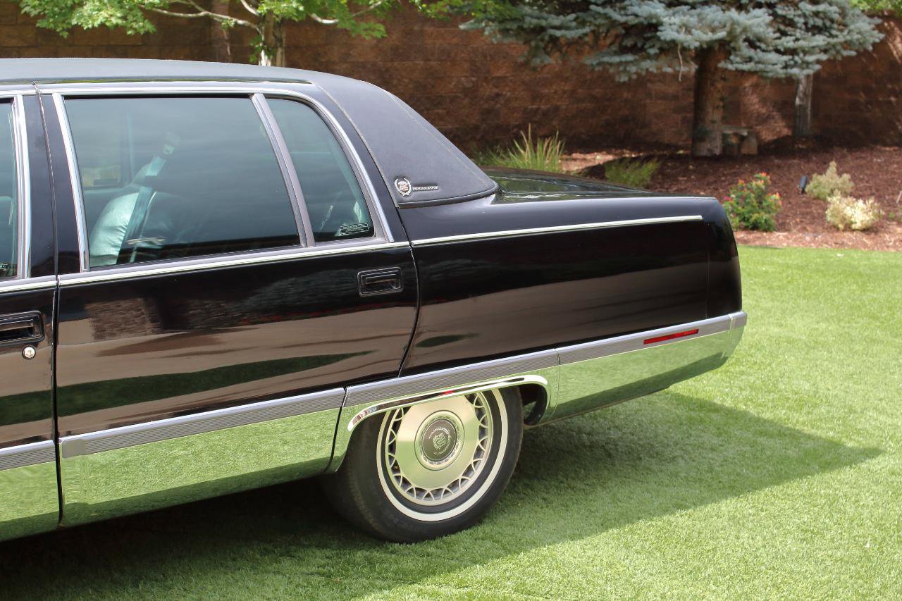 Used 1996 Cadillac Fleetwood Brougham RWD image 34