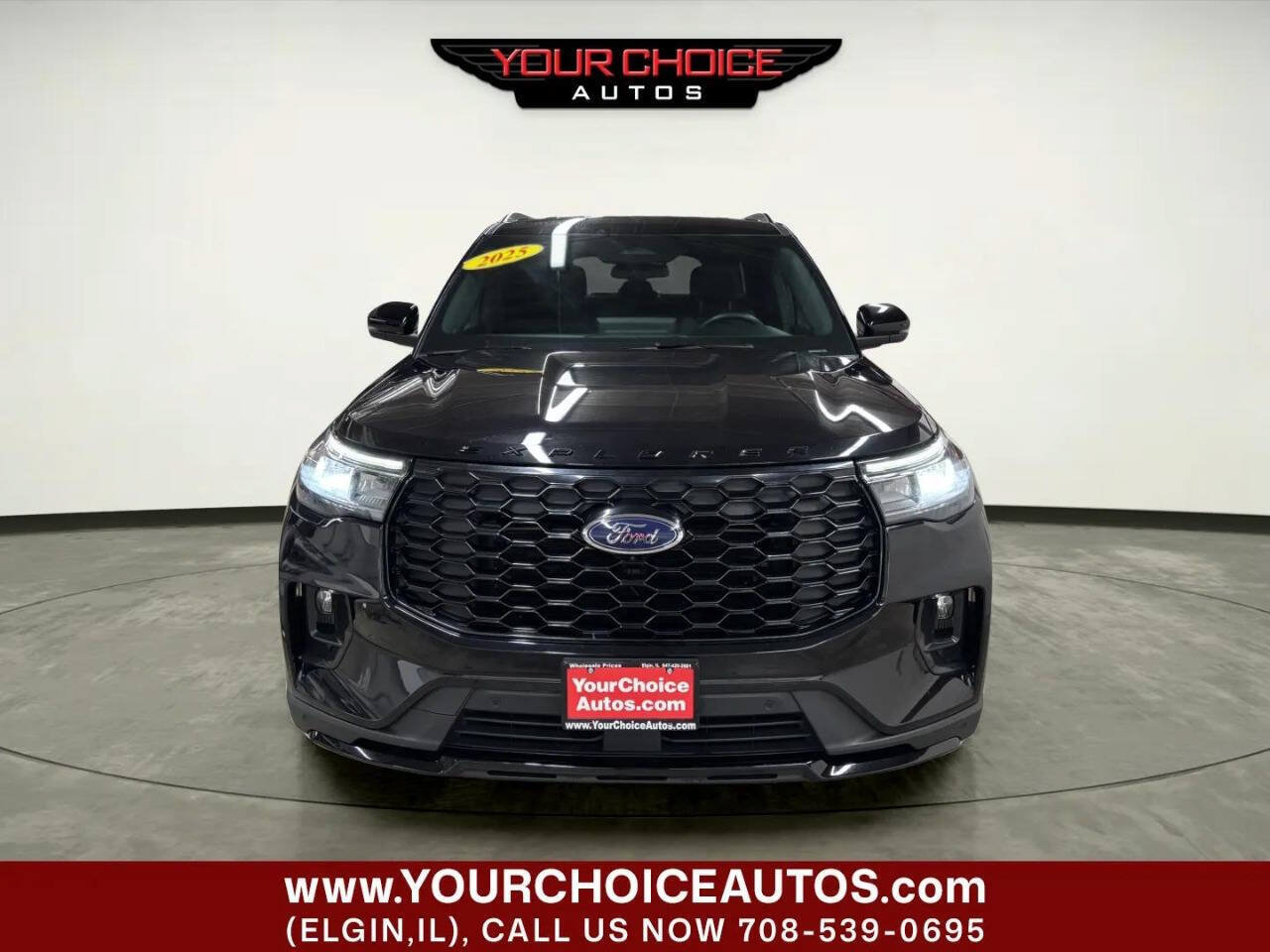 Used 2025 Ford Explorer ST-Line w/ ST-Line Street Pack AWD/4WD image 11