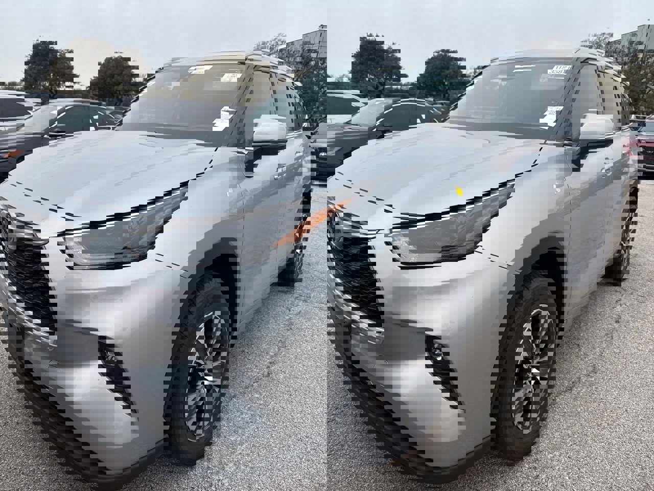 Used 2022 Toyota Highlander XLE image 1