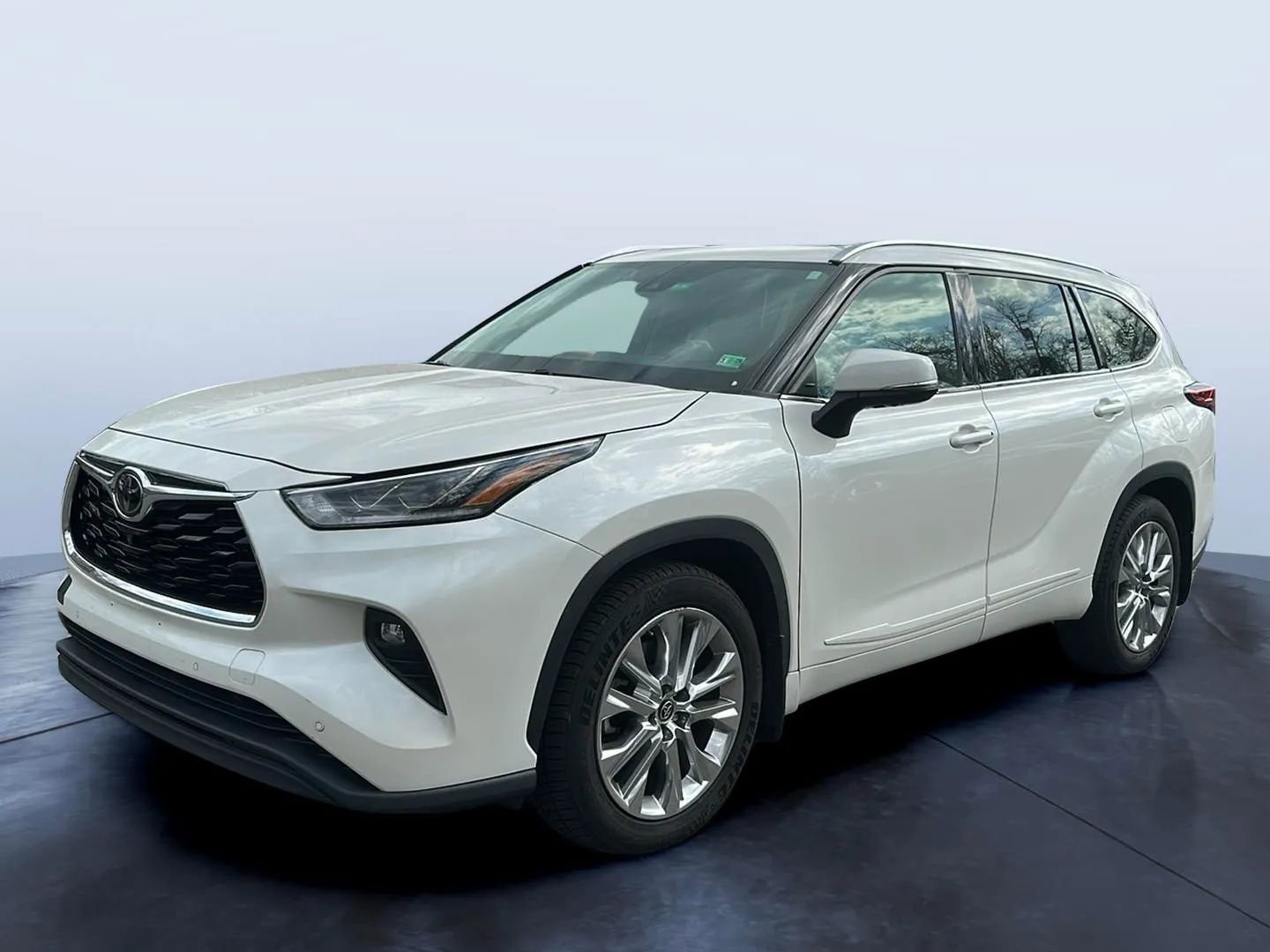 Used 2021 Toyota Highlander Limited image 1