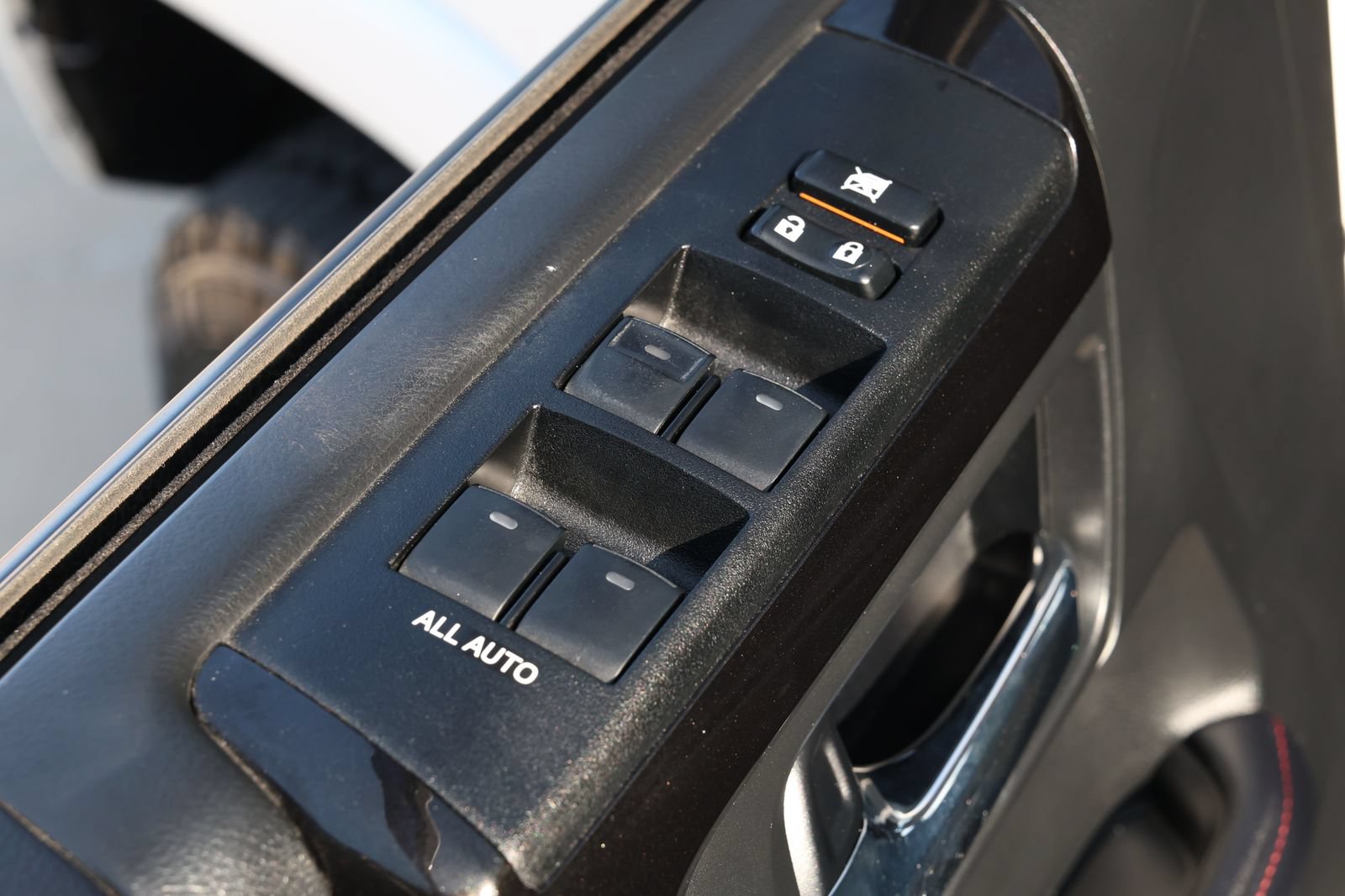 Used 2019 Toyota 4Runner TRD Off-Road AWD/4WD image 28