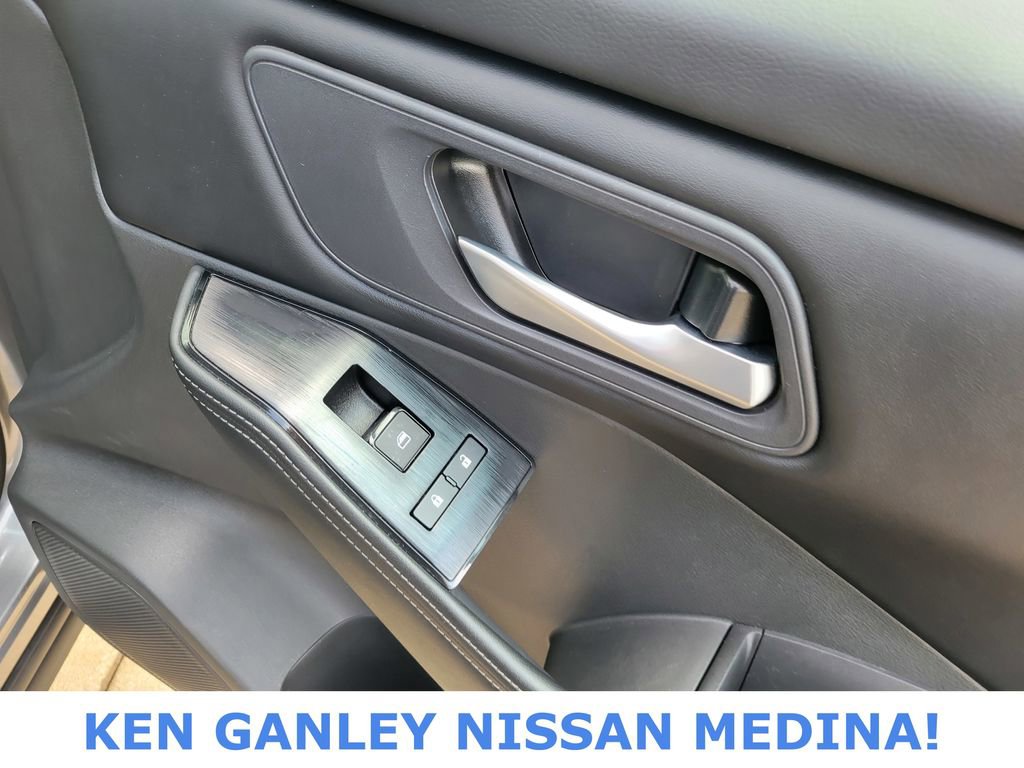 Certified 2025 Nissan Rogue SV AWD/4WD image 50