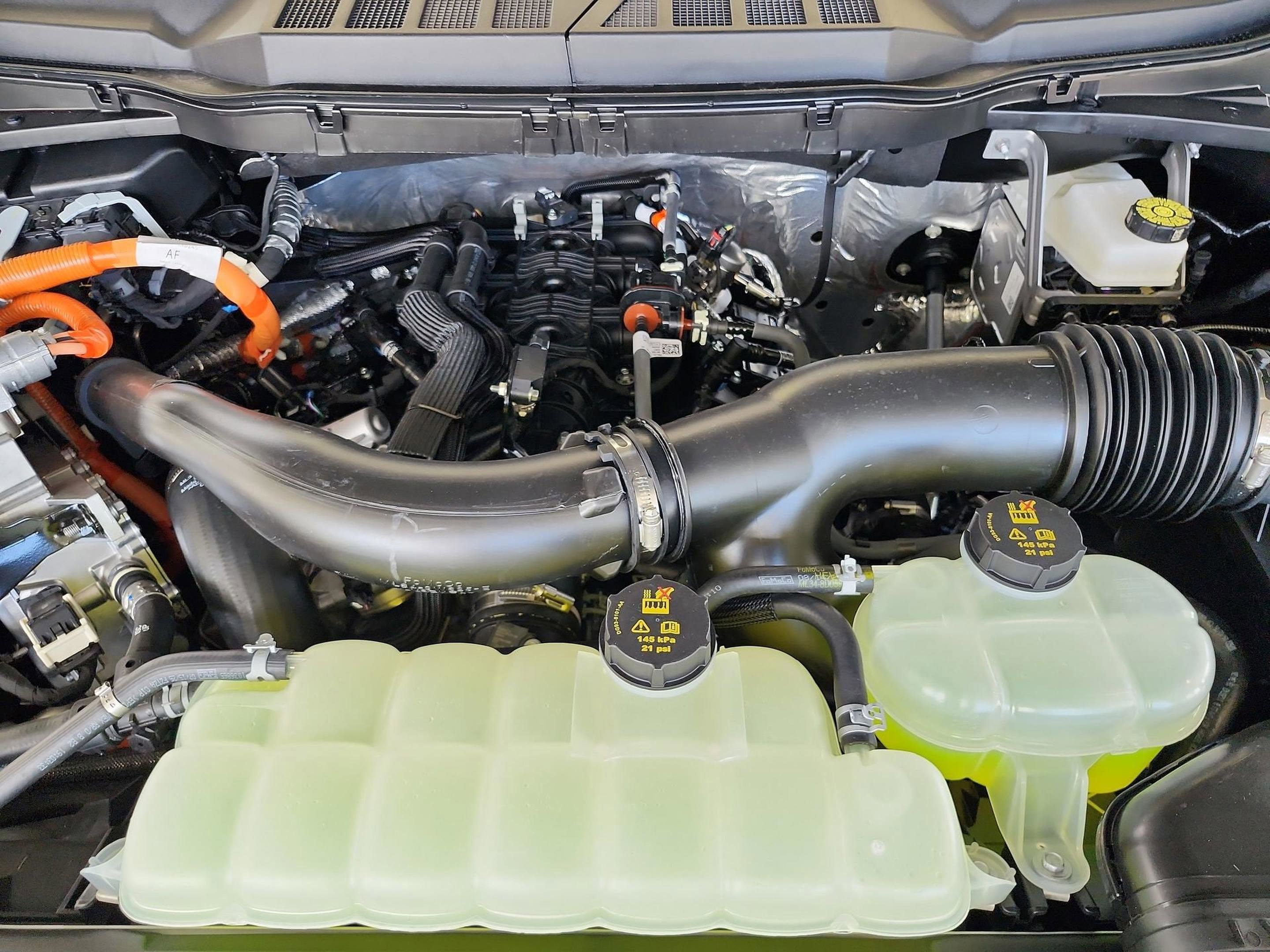 New 2025 Ford F150 Lariat w/ Equipment Group 502A High image 24