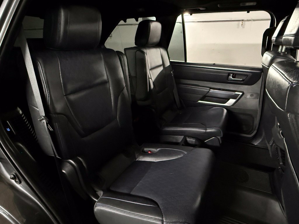 Used 2024 Toyota Sequoia Platinum AWD/4WD image 23