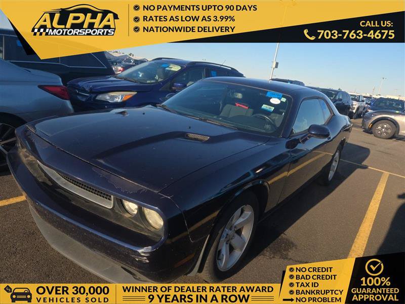 Used 2014 Dodge Challenger SXT RWD image 1