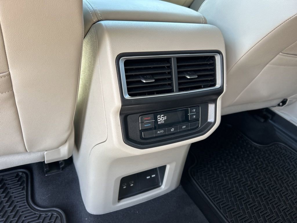 Used 2025 Volkswagen Atlas SE image 13
