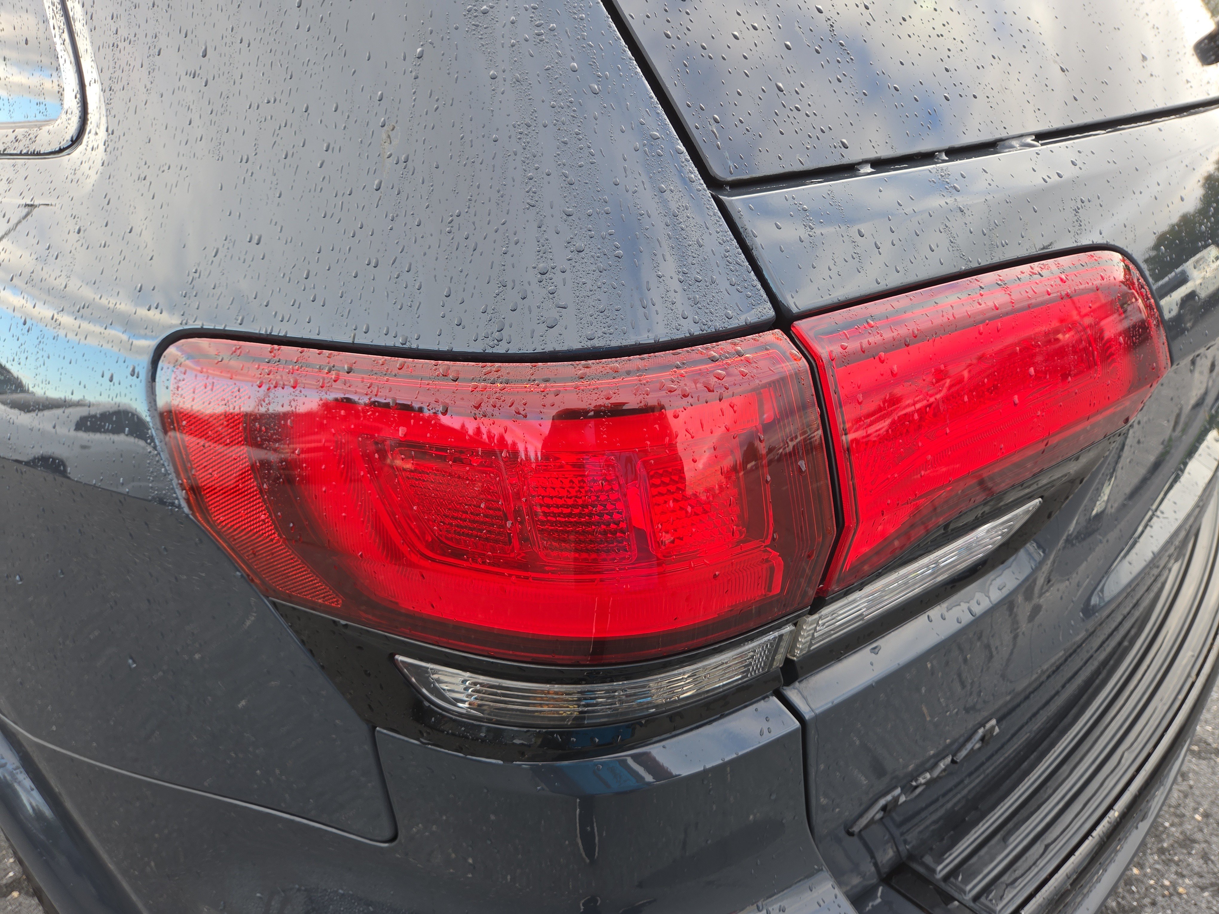Used 2018 Jeep Grand Cherokee Altitude AWD/4WD image 11