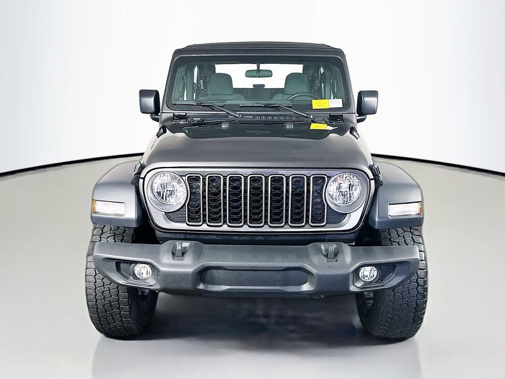 Used 2025 Jeep Wrangler Sport video 2