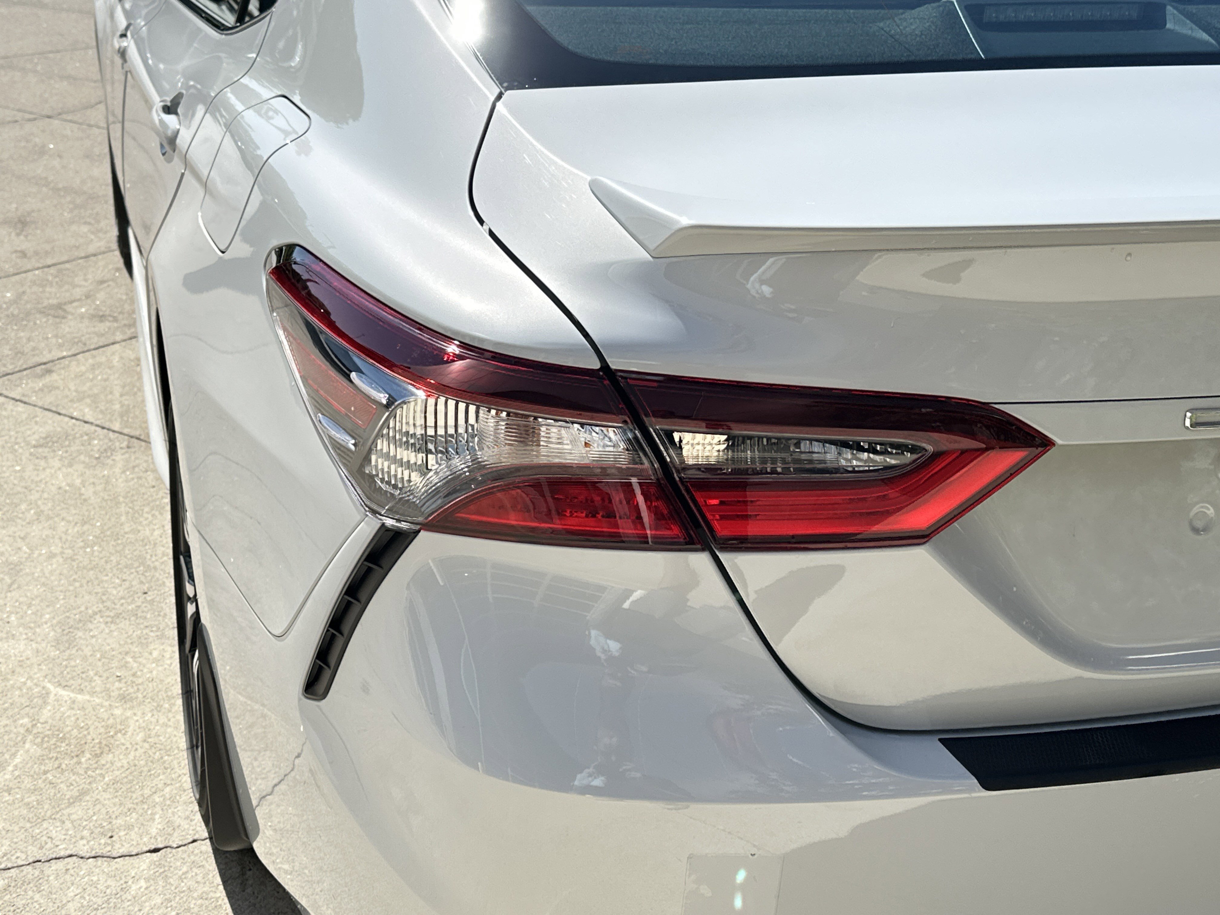 Used 2023 Toyota Camry SE w/ Convenience Package FWD image 9