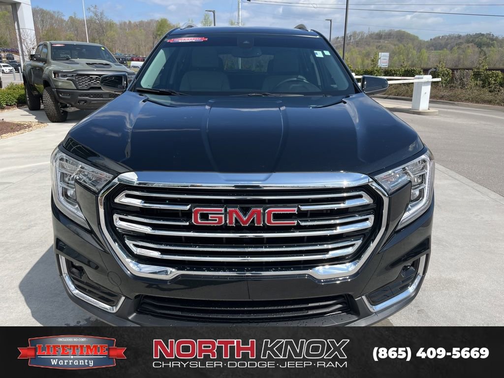 Used 2024 GMC Terrain SLT AWD/4WD image 30