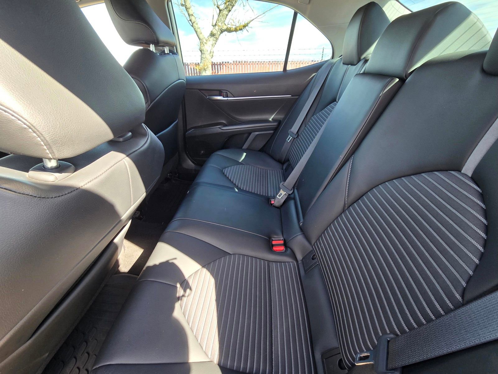 Used 2022 Toyota Camry SE w/ Convenience Package FWD image 10