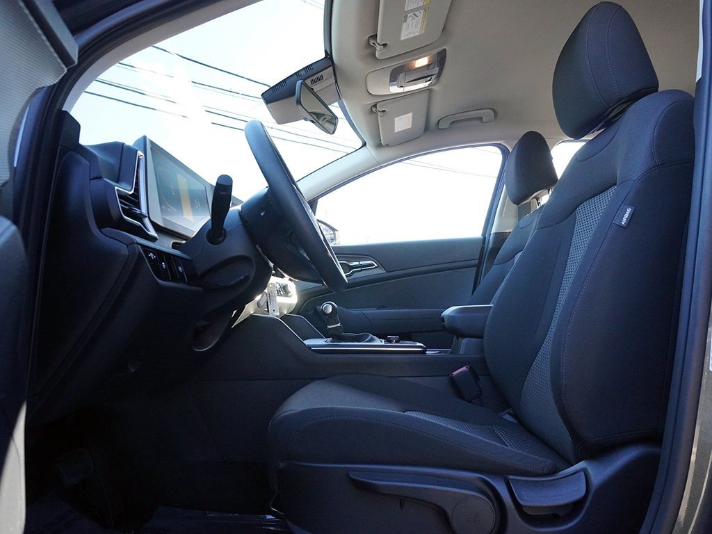 Used 2025 Kia Sportage LX image 30