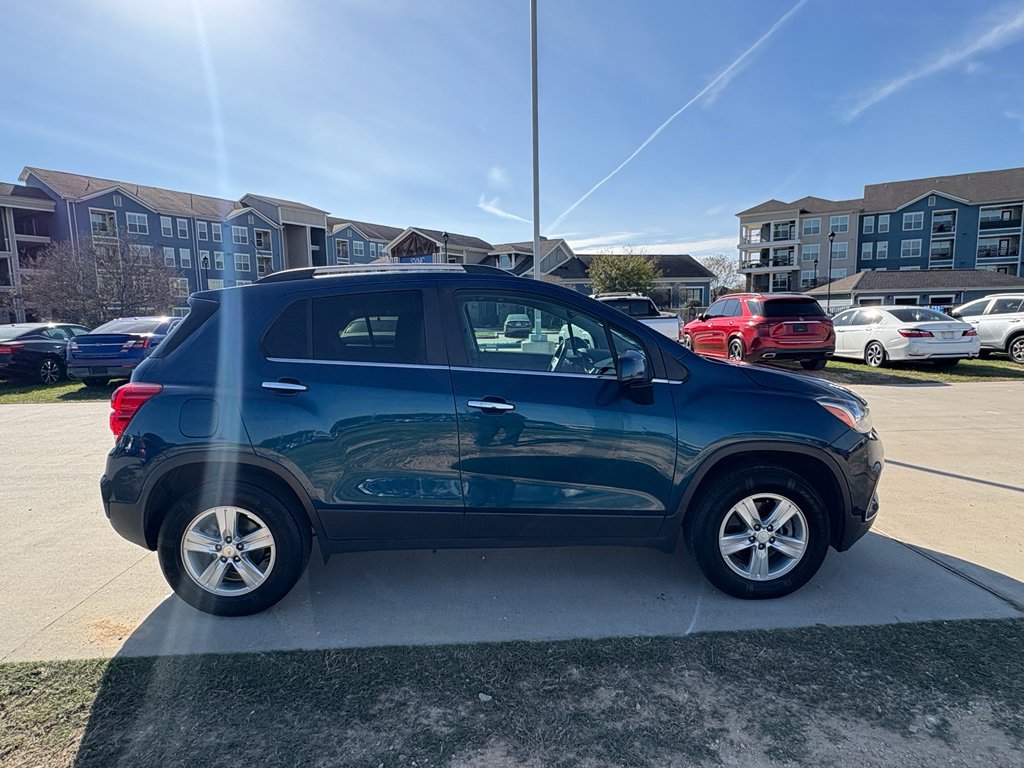 Used 2020 Chevrolet Trax LT w/ LT Convenience Package image 9