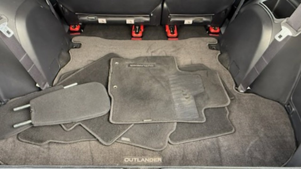 Used 2012 Mitsubishi Outlander SE image 28