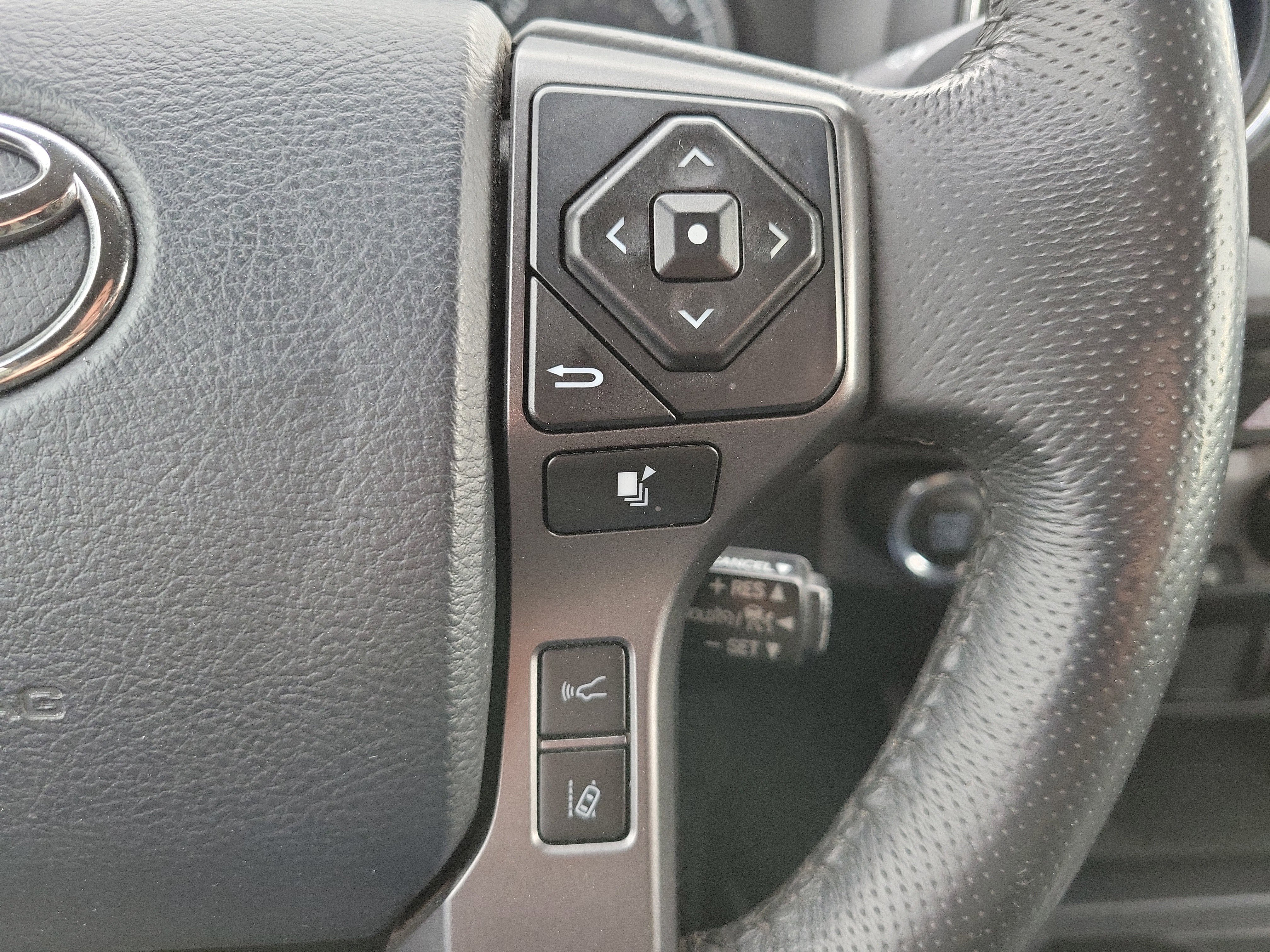 Used 2018 Toyota Tacoma TRD Off-Road image 21