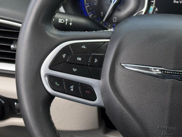 Used 2024 Chrysler Pacifica Touring-L FWD image 14