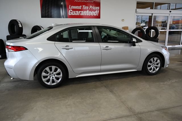 Used 2023 Toyota Corolla LE FWD image 5