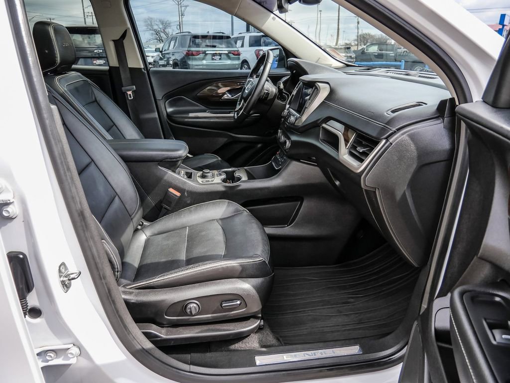 Used 2019 GMC Terrain Denali w/ Advanced Safety Package image 17