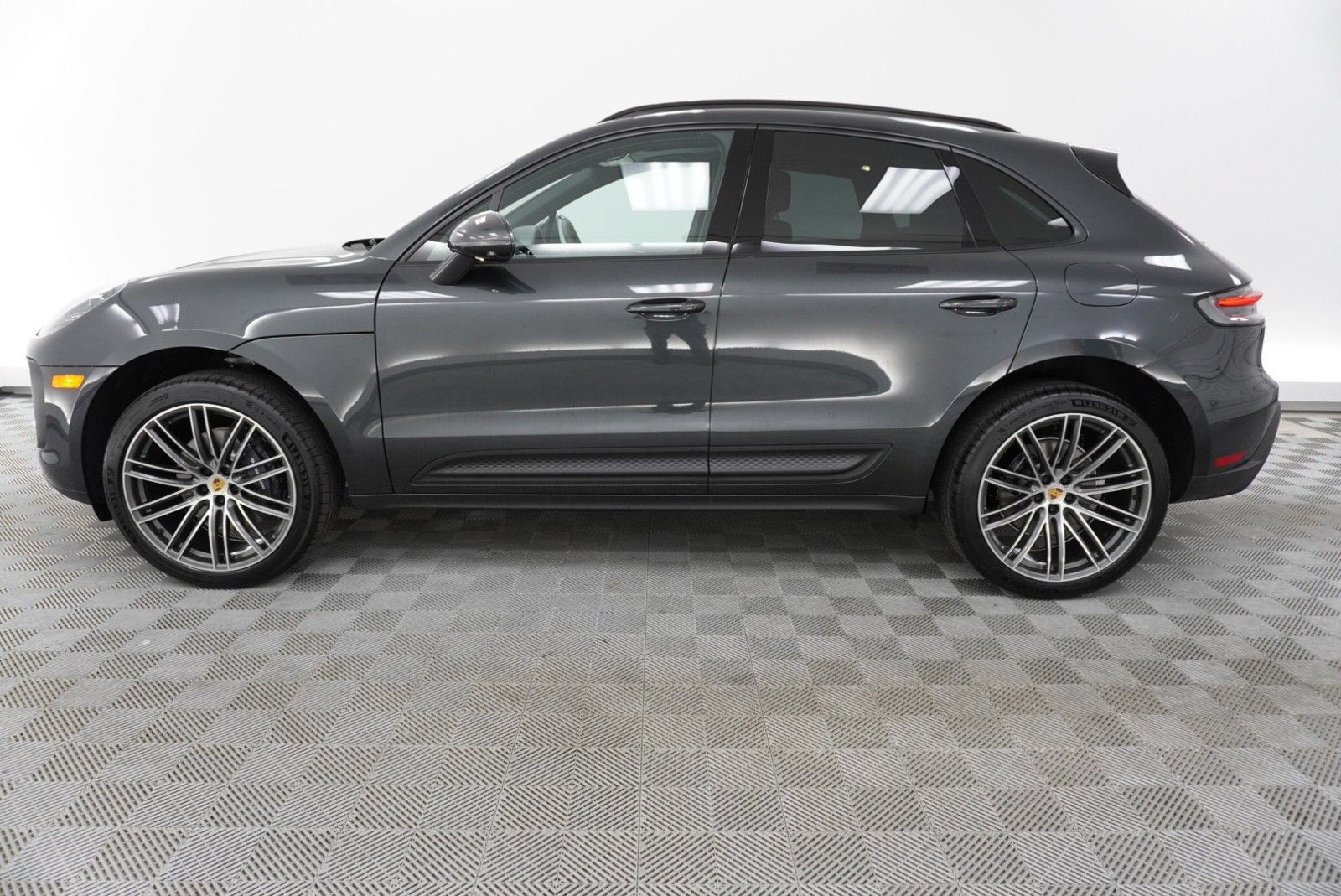 New 2026 Porsche Macan AWD/4WD image 2