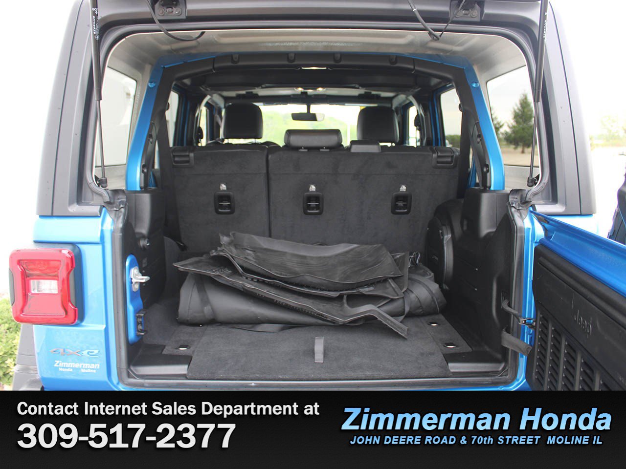 Used 2023 Jeep Wrangler Unlimited Rubicon 4xe w/ Cold Weather Group AWD/4WD image 6