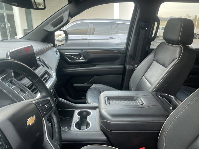Used 2023 Chevrolet Suburban Premier image 3