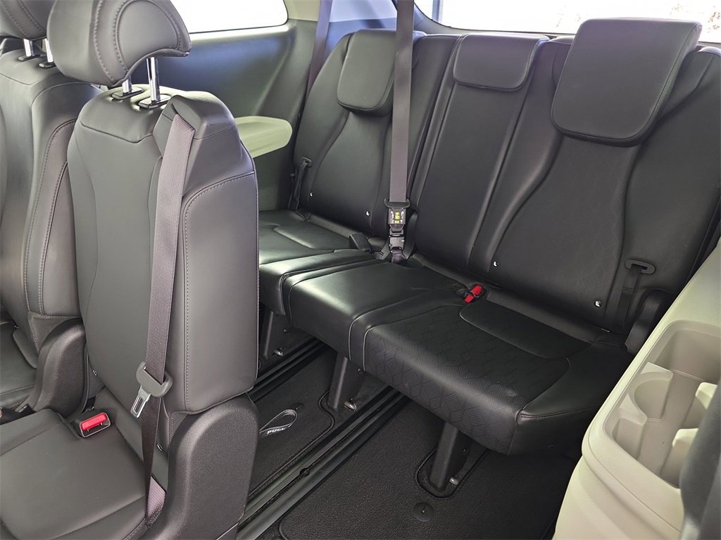 Used 2022 Kia Carnival LX image 34