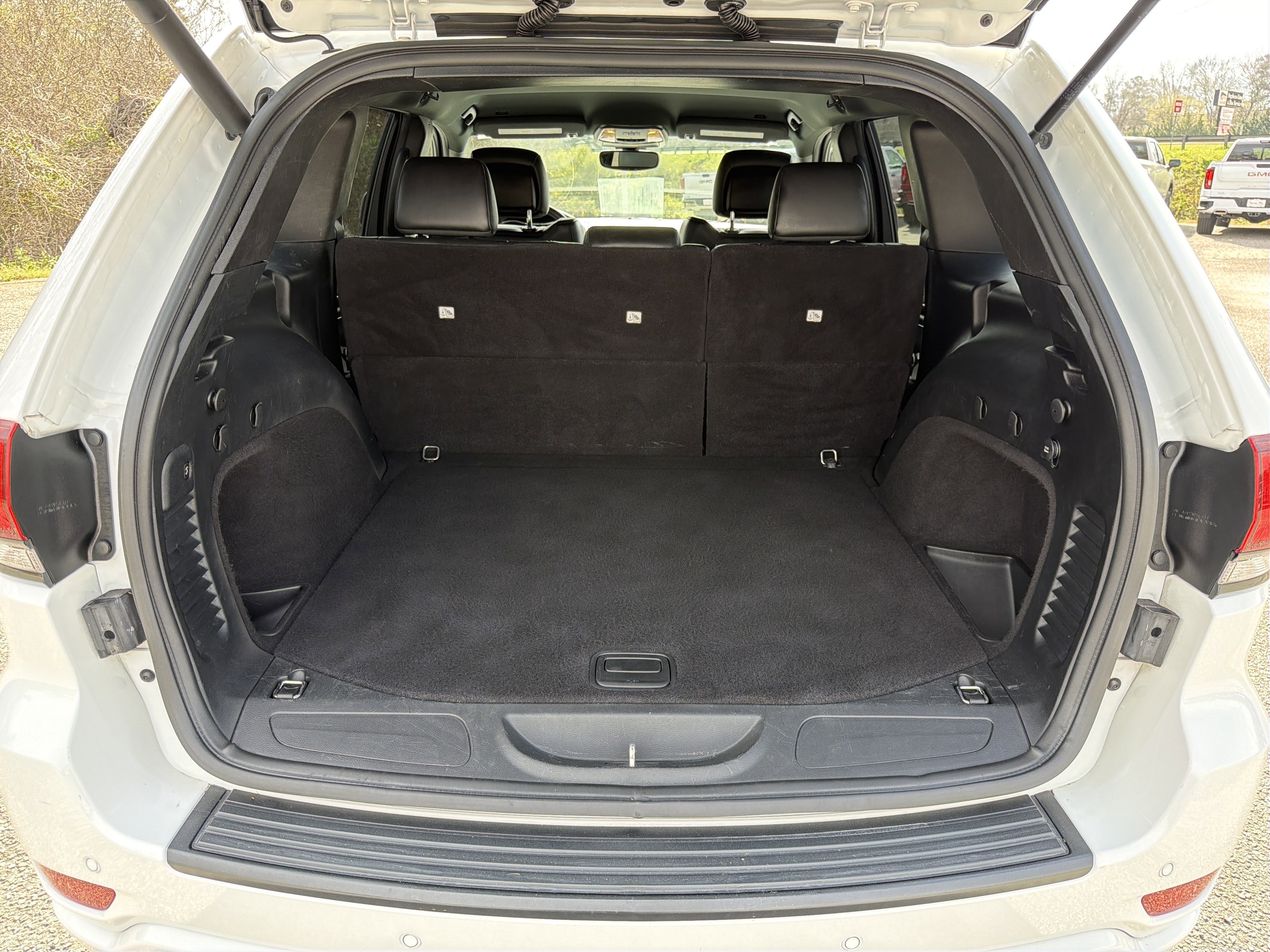 Used 2019 Jeep Grand Cherokee Altitude RWD image 20