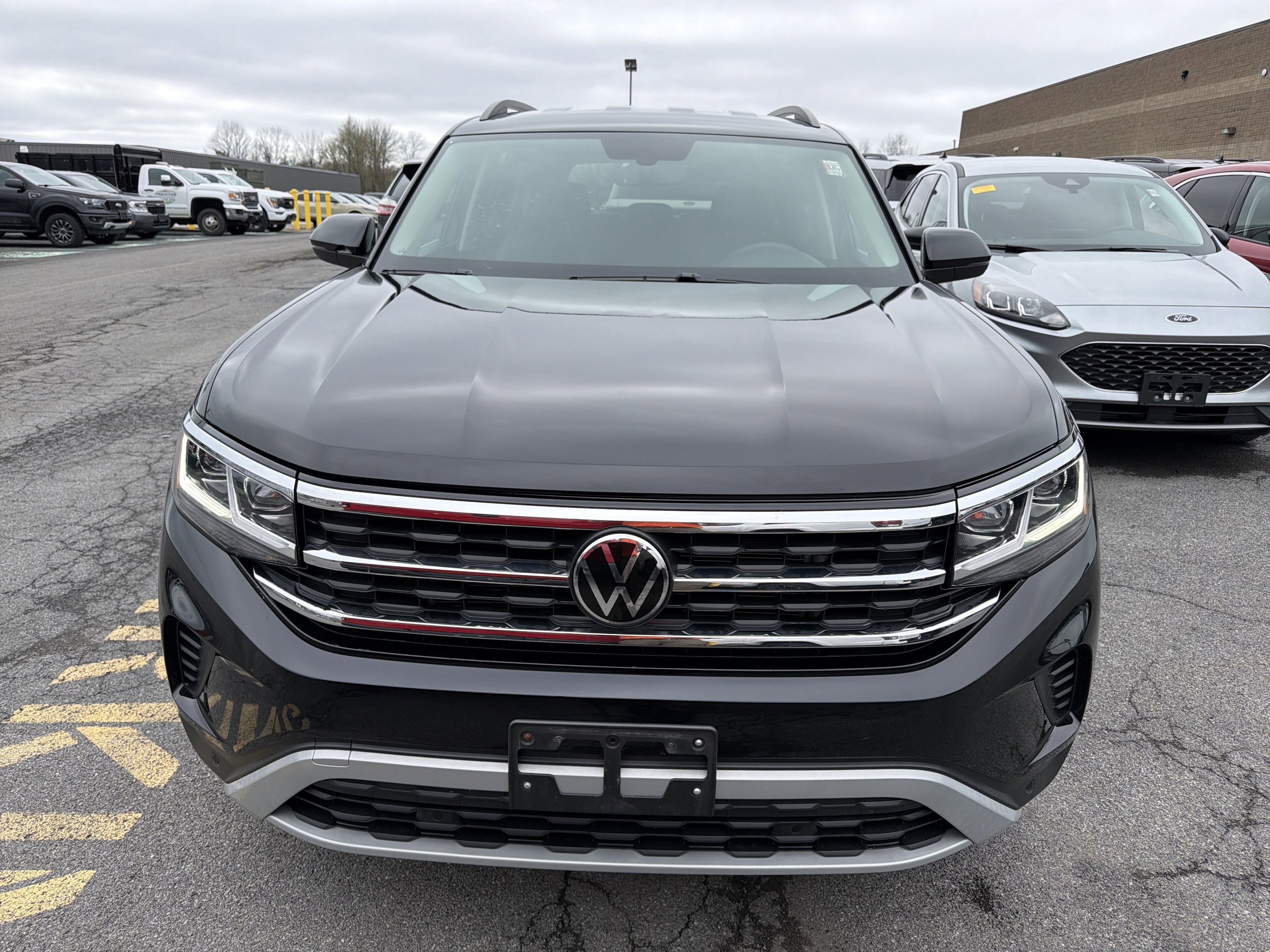 Used 2023 Volkswagen Atlas SE w/ Black Wheel Package AWD/4WD image 3