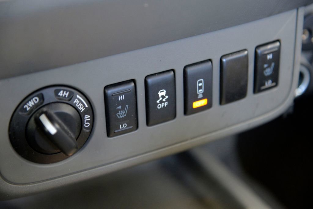 Used 2020 Nissan Frontier SV w/ Midnight Edition Floor Mats image 25