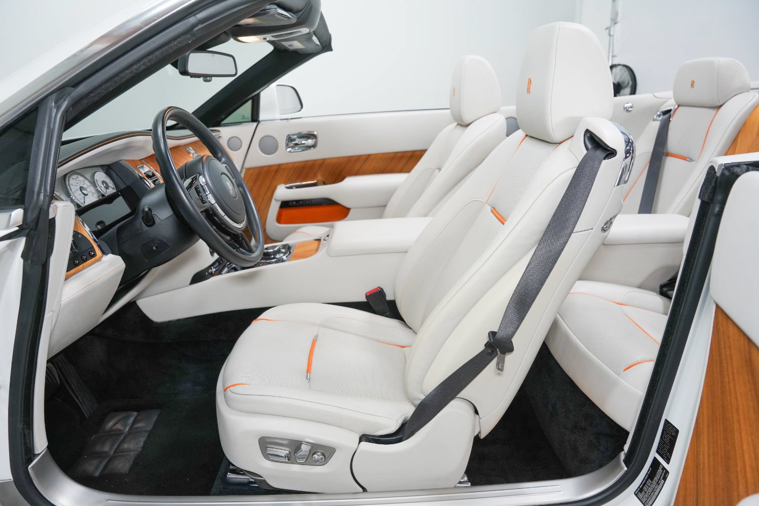 Used 2017 Rolls-Royce Dawn RWD image 33