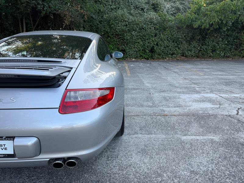 Used 2005 Porsche 911 Carrera S RWD image 9
