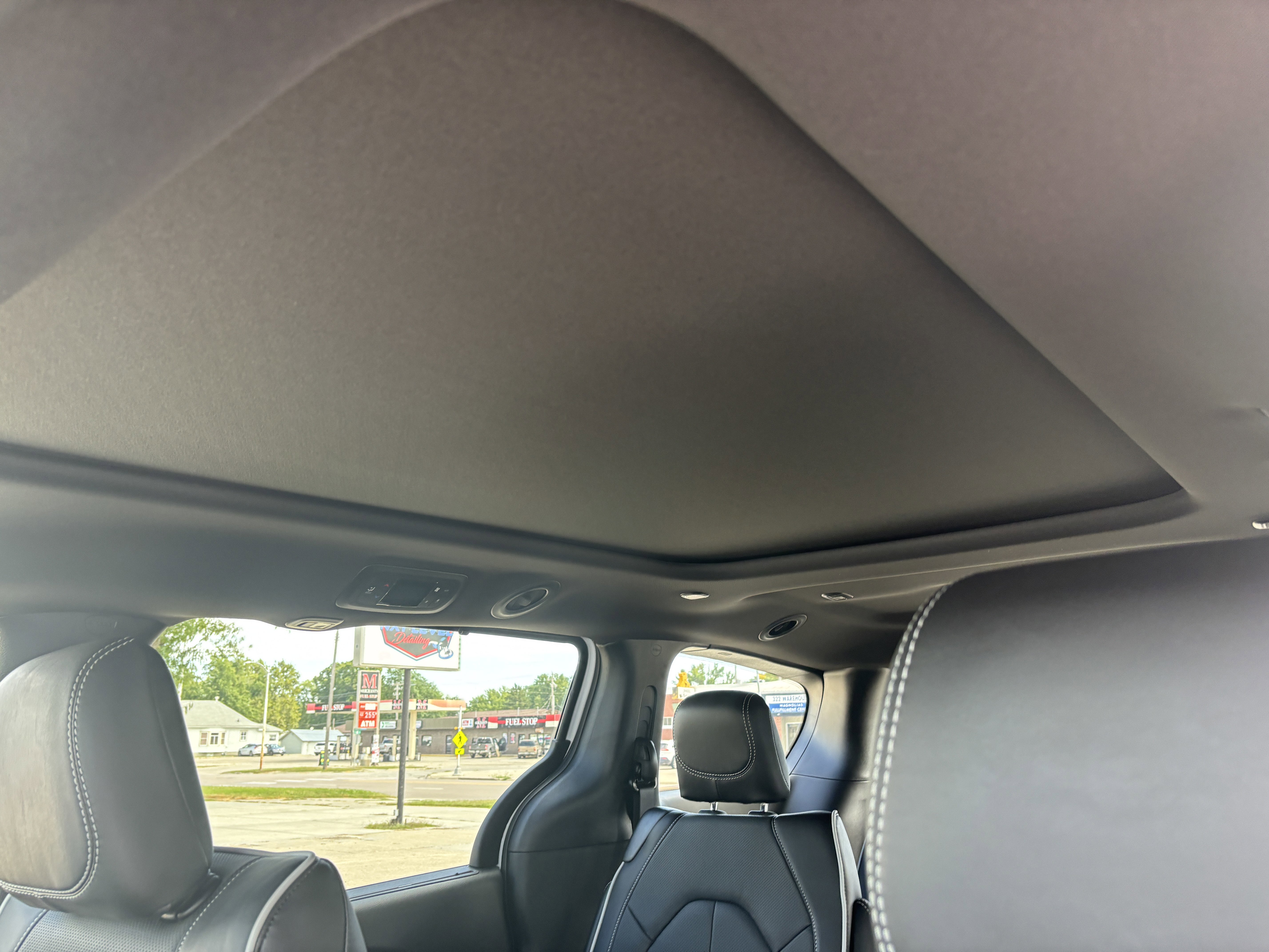 New 2026 Chrysler Pacifica Limited w/ S Appearance Package image 12