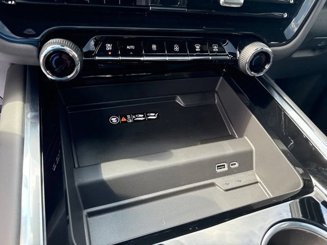 New 2026 Chevrolet Suburban Premier w/ Sun And Tow Package AWD/4WD image 29