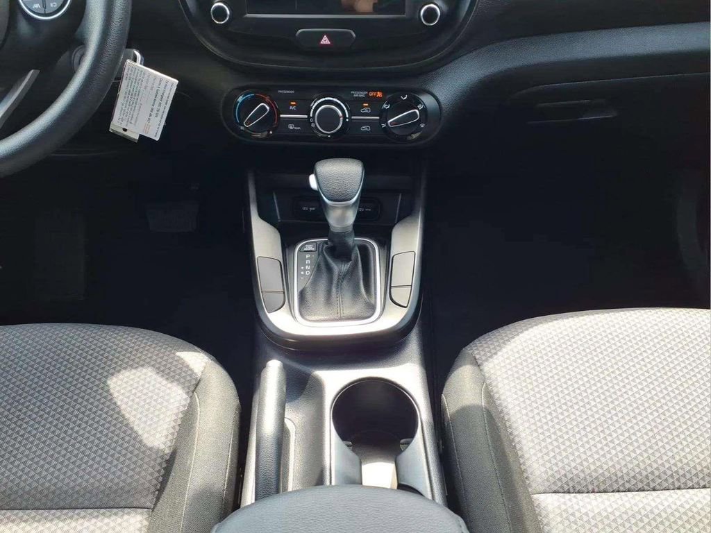 Used 2025 Kia Soul LX w/ LX Technology Package image 11
