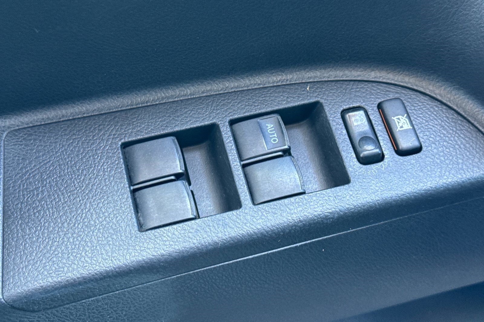 Used 2013 Toyota Highlander 4WD Hybrid w/ Leather Premium Pkg image 14
