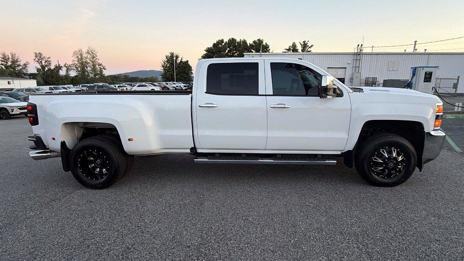 Used 2018 Chevrolet Silverado 3500 W/T w/ WT Convenience Package AWD/4WD image 7