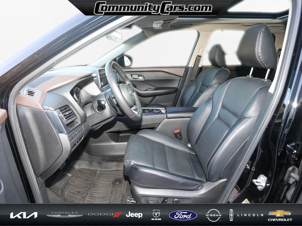 Used 2023 Nissan Rogue SV w/ SV Premium B Package image 13