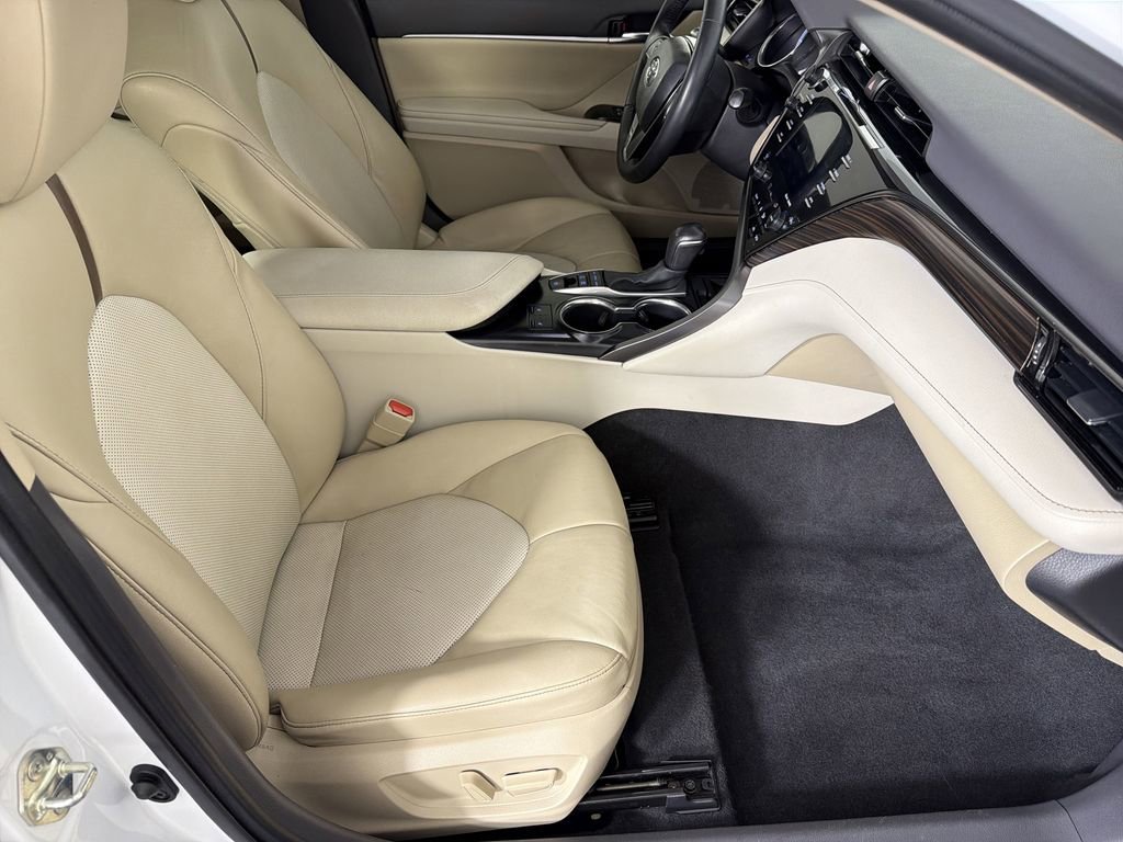 Used 2020 Toyota Camry XLE image 11