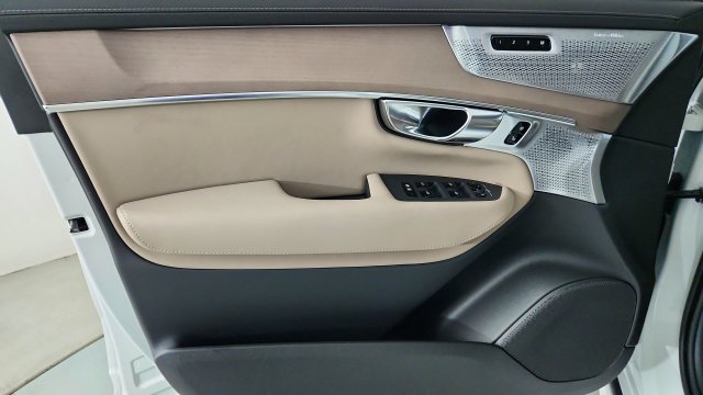 New 2027 Volvo XC90 B6 Ultra AWD/4WD image 9