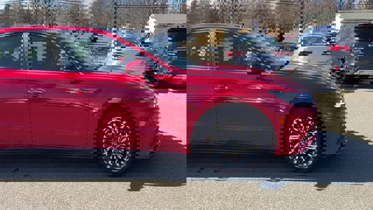 Used 2021 Hyundai Sonata Limited w/ Preferred Accessory Package image 2