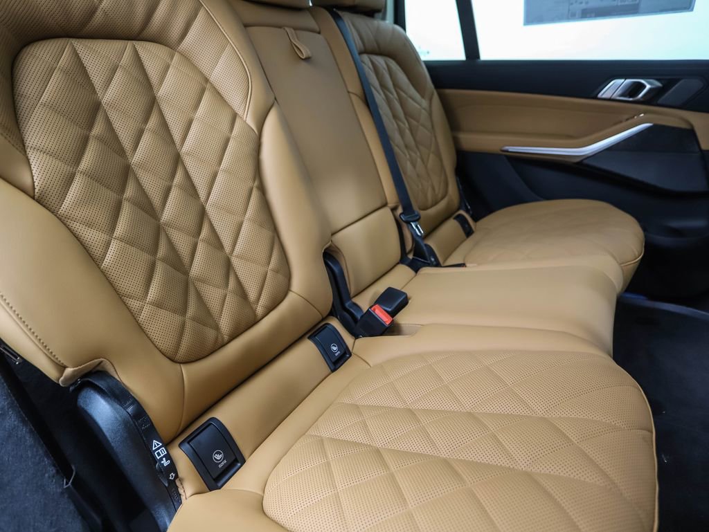 Used 2026 BMW X7 xDrive40i image 29
