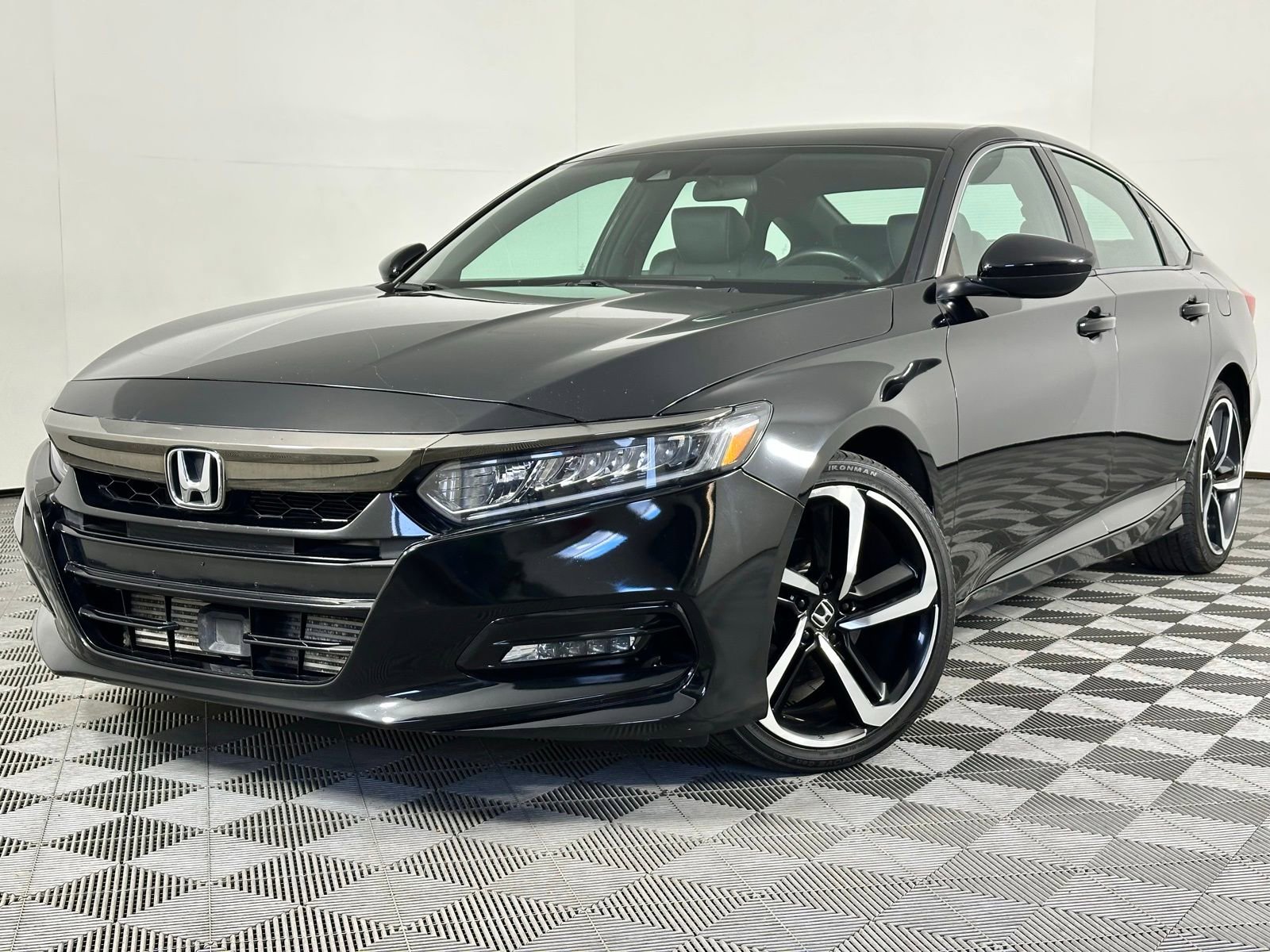 Used 2018 Honda Accord Sport image 33