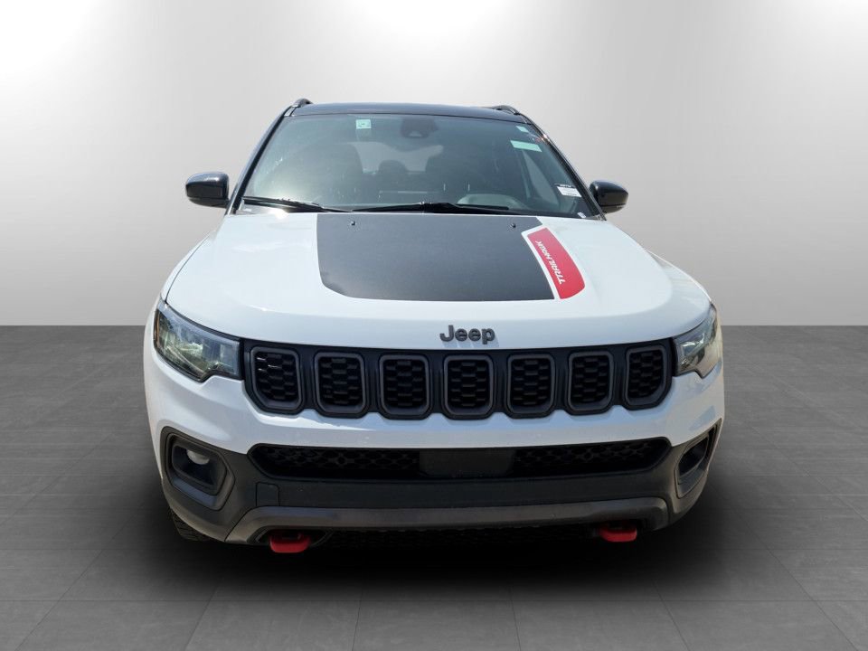 Used 2025 Jeep Compass Trailhawk AWD/4WD image 4