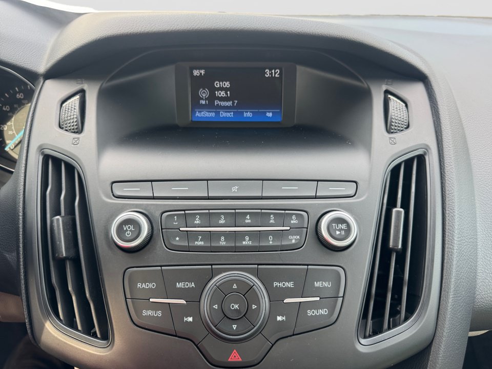 Used 2018 Ford Focus SE FWD image 21